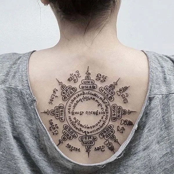 Hình xăm mandala Khmer trên lưng