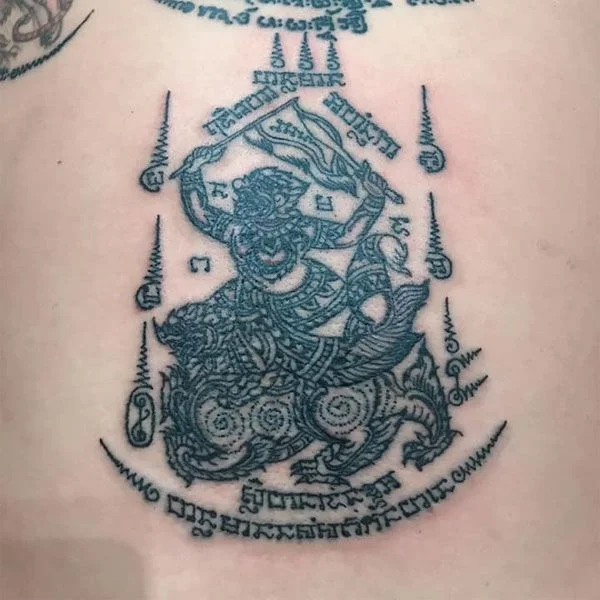 Hình xăm chiến binh Khmer trên lưng