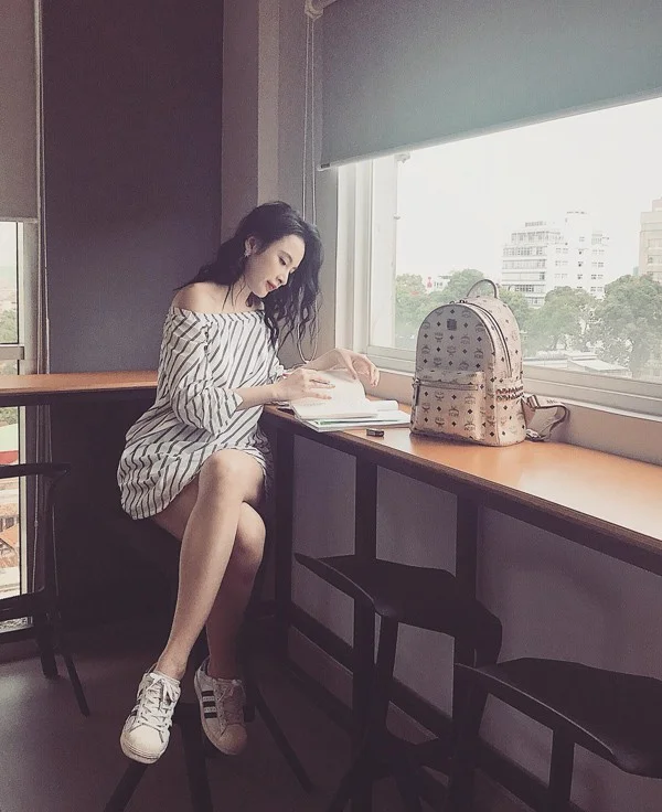 Công Vinh khoe ảnh con gái đã lớn; Đặng Thu Thảo khoe ảnh tự sướng - Ảnh 16.
