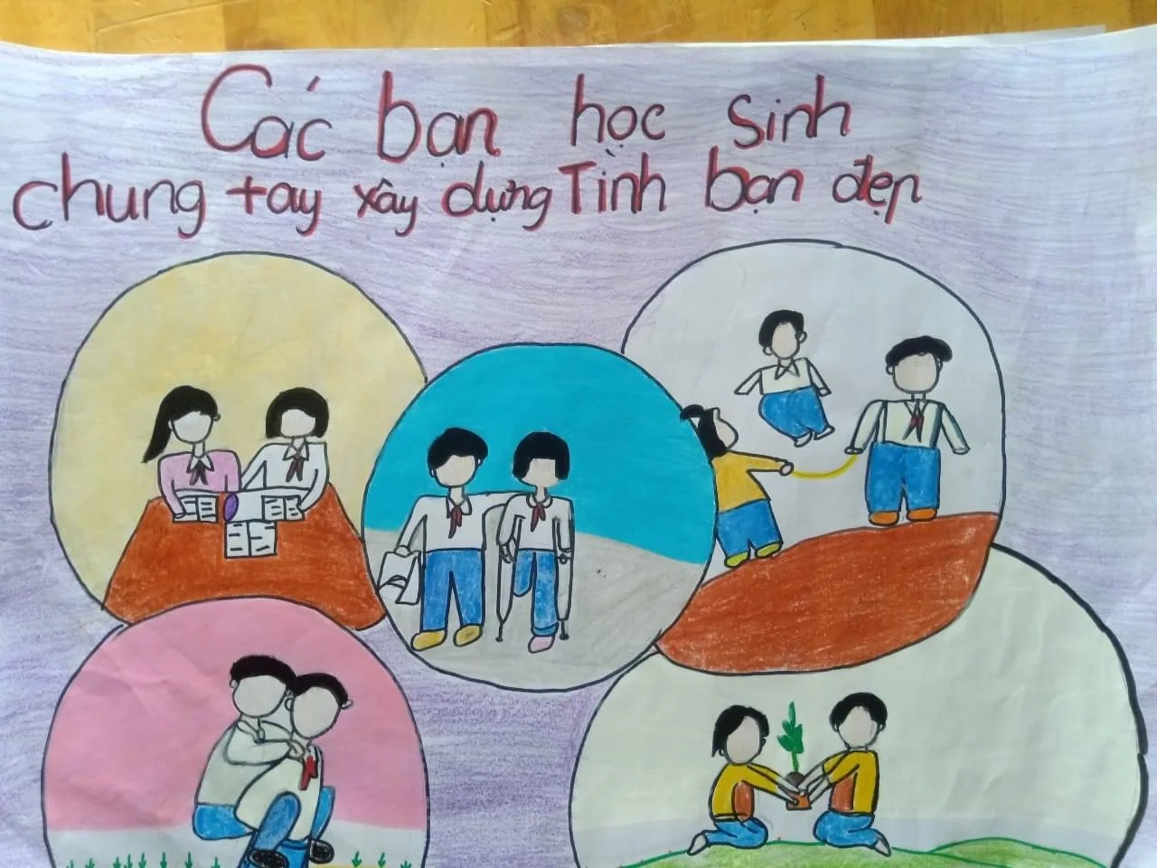 Vẽ tranh bạo lực học đường đẹp nhất với các vòng tròn màu sắc chứa hình ảnh học sinh giúp đỡ nhau xây dựng tình bạn.
