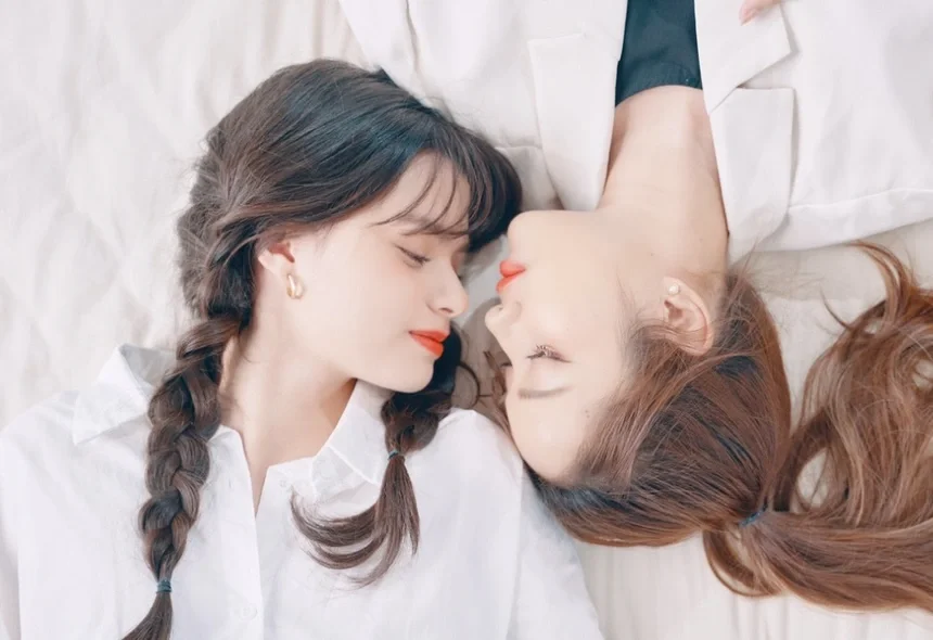 Netizen ‘quắn quéo’ với những cảnh quay nóng bỏng trong phim ‘girl-love’ cực hay của Thái Lan - Ảnh 2.