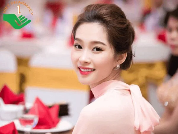 Hình 99 trong bộ kiểu tóc dự tiệc trẻ trung