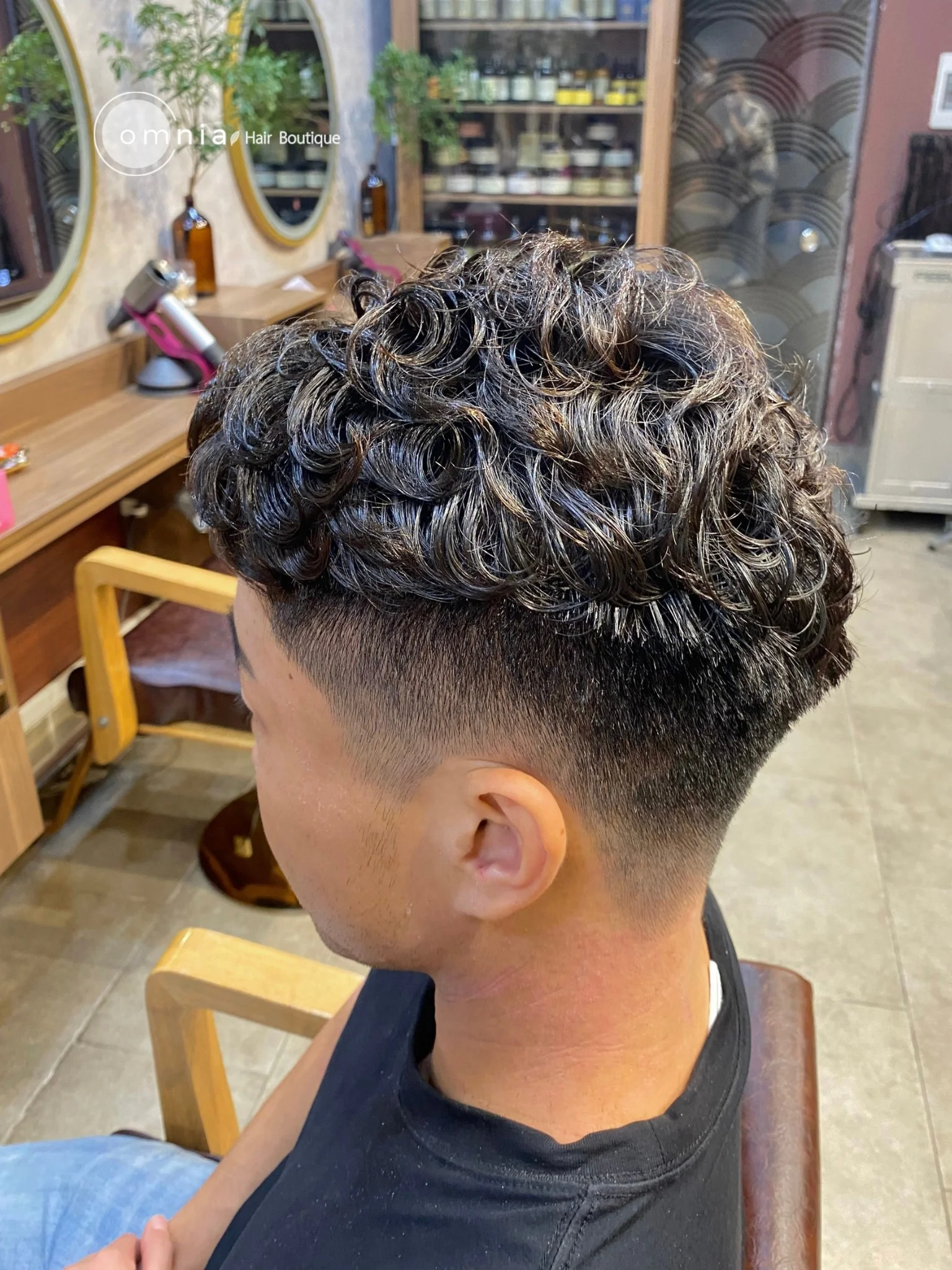 Hóa nam thần với 10+ kiểu tóc nam uốn Hàn Quốc hot nhất 2023 - Omnia Hair Boutique - Salon tóc organic tại Hà Nội