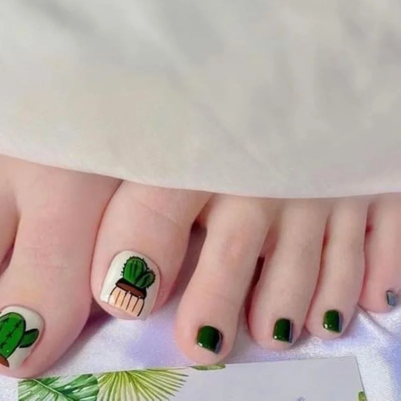 Mẫu nail chân họa tiết vẽ cây xương rồng đáng yêu